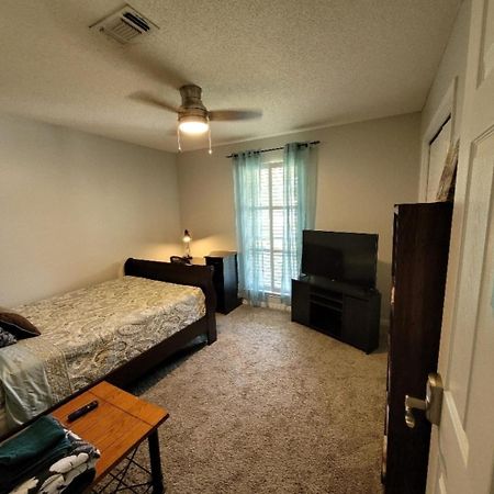 Bedroom Four Minutes From Beach ペンサコーラ エクステリア 写真