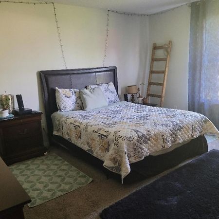 Bedroom Four Minutes From Beach ペンサコーラ エクステリア 写真