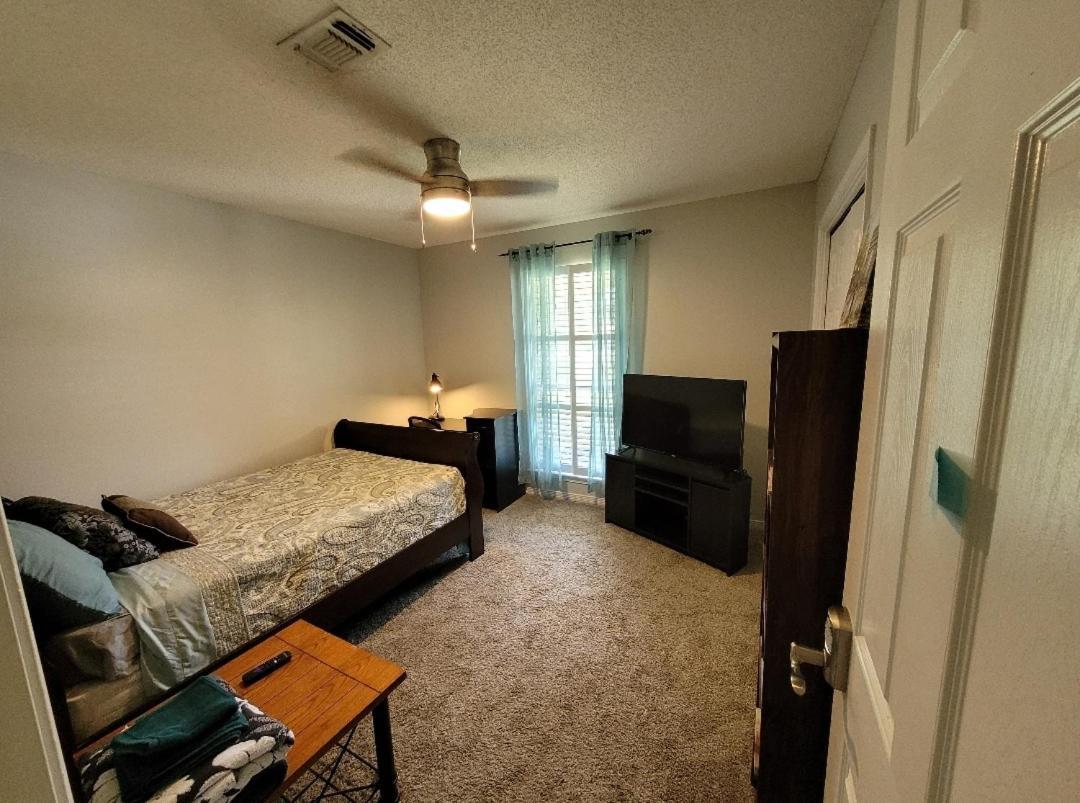 Bedroom Four Minutes From Beach ペンサコーラ エクステリア 写真